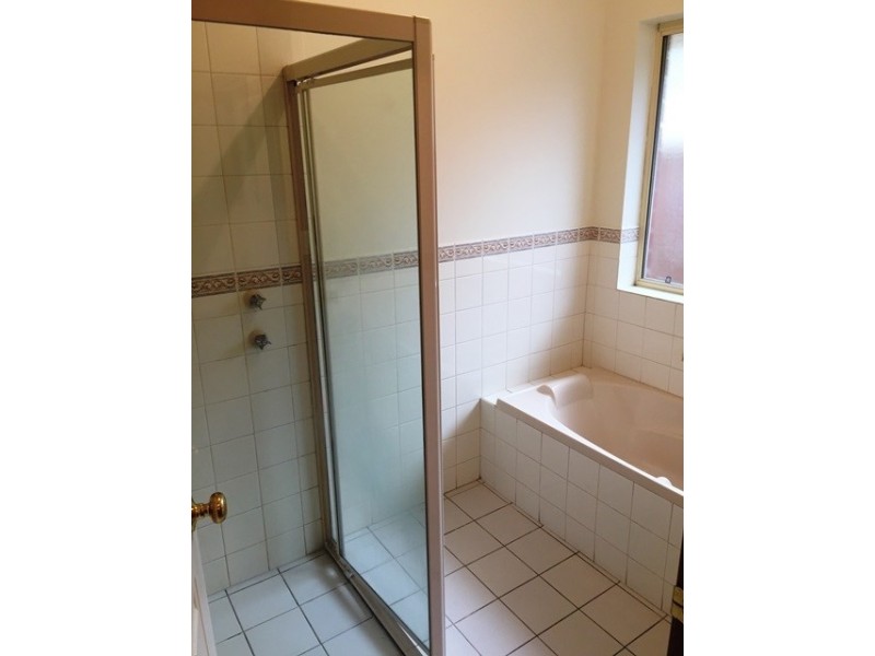 16 Browning Crescent, Clearview SA 5085