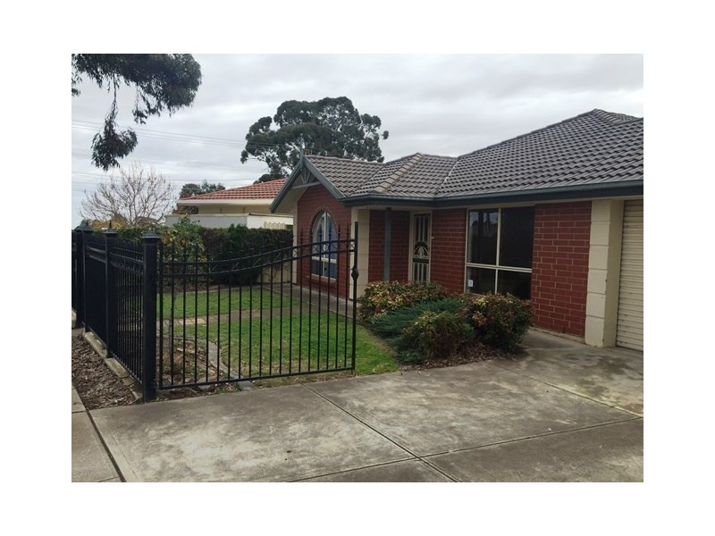16 Browning Crescent, Clearview SA 5085