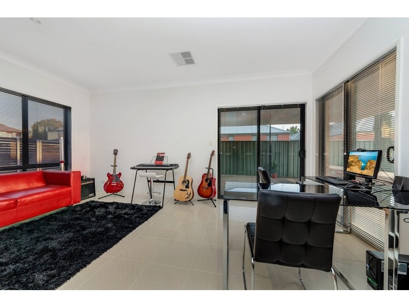 34 Avocet Drive, Mawson Lakes SA 5095