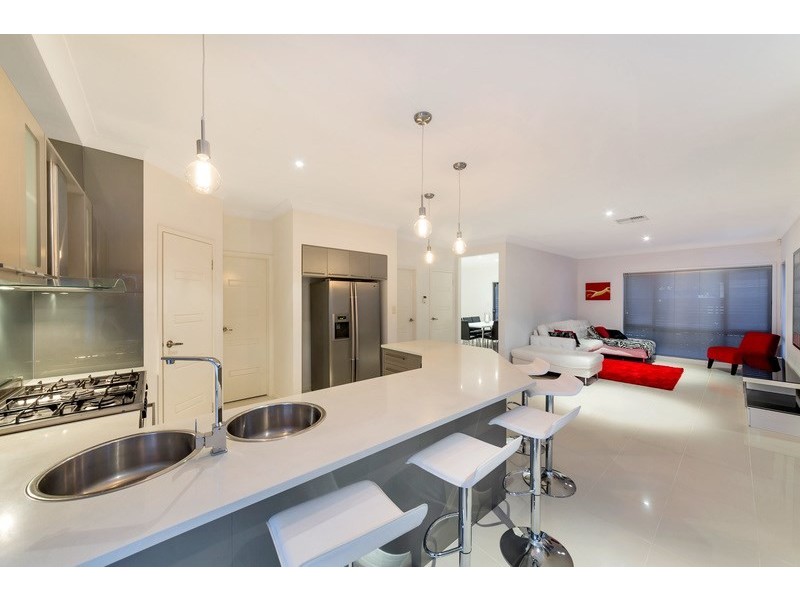 34 Avocet Drive, Mawson Lakes SA 5095