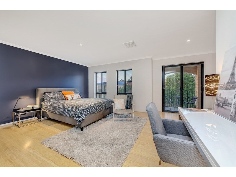 34 Avocet Drive, Mawson Lakes SA 5095