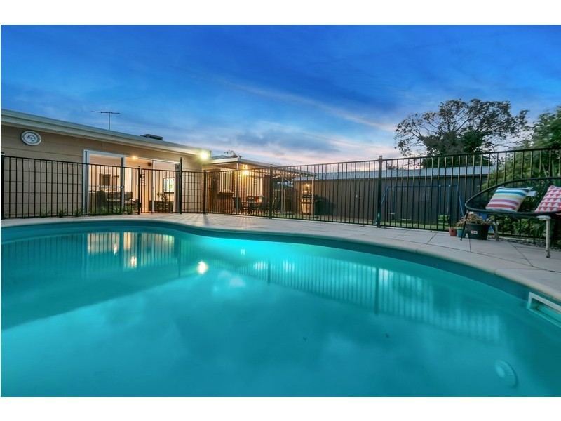 8 Thomson Avenue, Gulfview Heights SA 5096