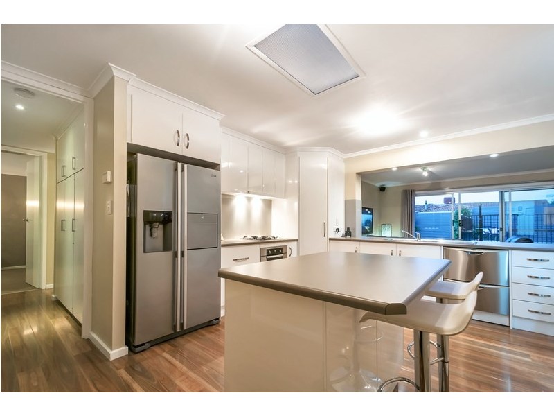 8 Thomson Avenue, Gulfview Heights SA 5096