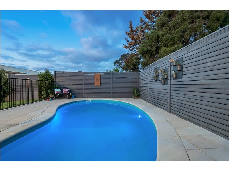 8 Thomson Avenue, Gulfview Heights SA 5096