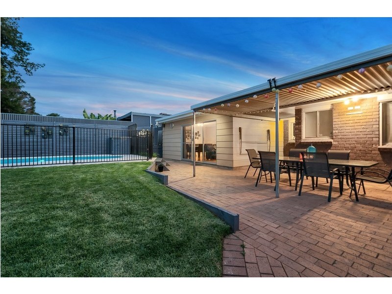 8 Thomson Avenue, Gulfview Heights SA 5096