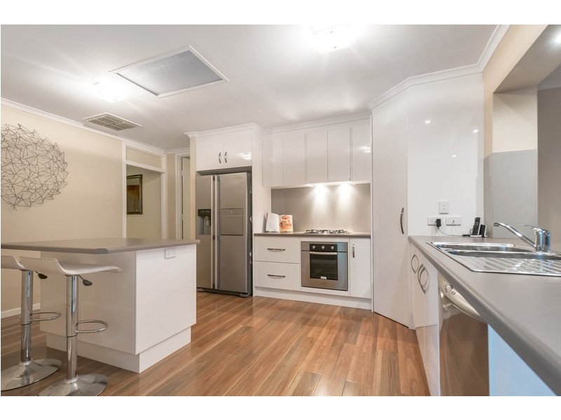 8 Thomson Avenue, Gulfview Heights SA 5096