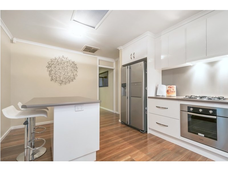 8 Thomson Avenue, Gulfview Heights SA 5096