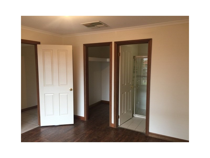 16 Browning Crescent, Broadview SA 5083