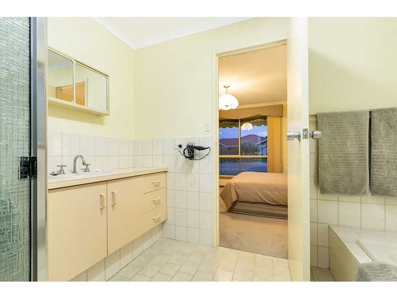 13 Iris Court, Grange SA 5022