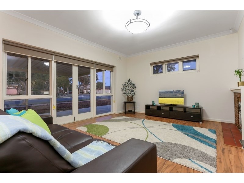 8 Selkirk Avenue, Clearview SA 5085