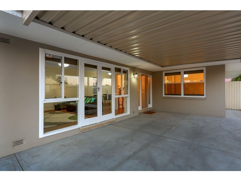 8 Selkirk Avenue, Clearview SA 5085