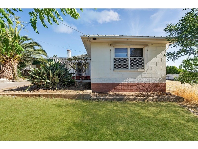13 Walton Avenue, Clearview SA 5085