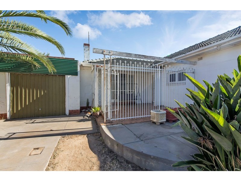 13 Walton Avenue, Clearview SA 5085