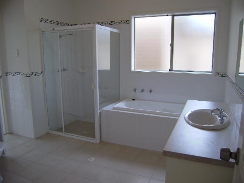 1 Hinton Road, Greenacres SA 5086