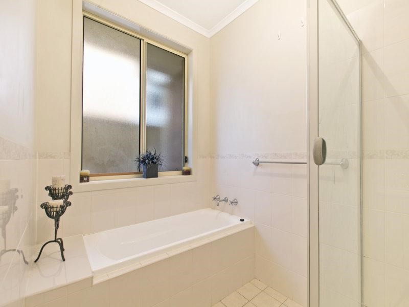 4b Melrose Avenue, Clearview SA 5085