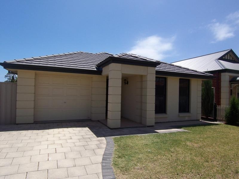 8 Lakeside Circuit, Northgate SA 5085