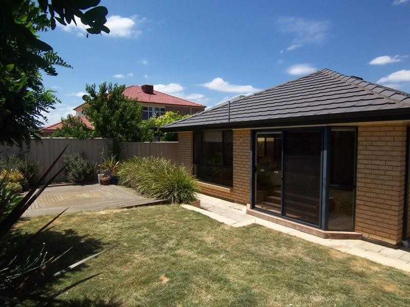 8 Lakeside Circuit, Northgate SA 5085