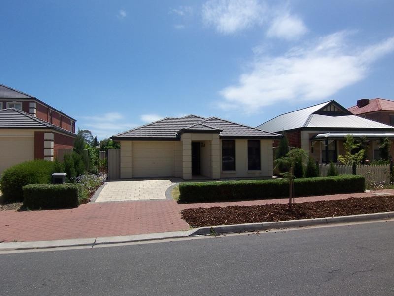 8 Lakeside Circuit, Northgate SA 5085