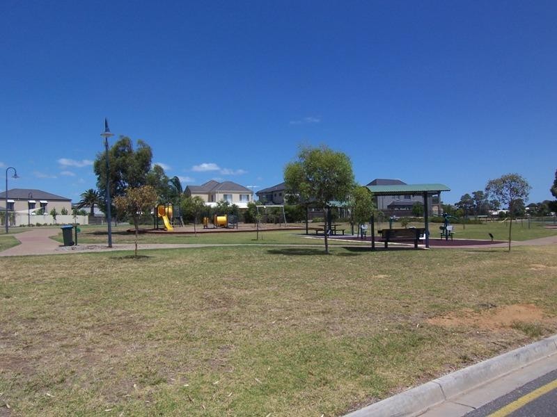 8 Lakeside Circuit, Northgate SA 5085
