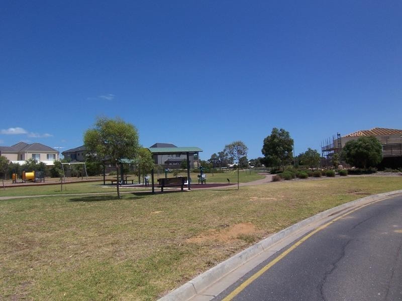 8 Lakeside Circuit, Northgate SA 5085