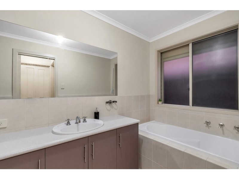 2A Down Drive, Valley View SA 5093