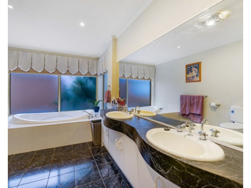 7 Scotney Court, Oakden SA 5086