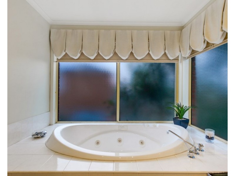 7 Scotney Court, Oakden SA 5086