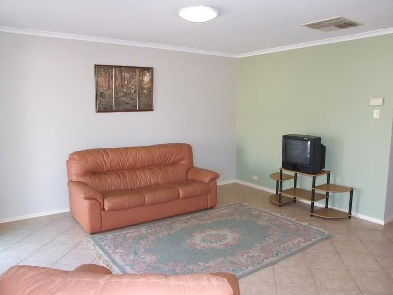 11 Glastonbury Way, Craigmore SA 5114