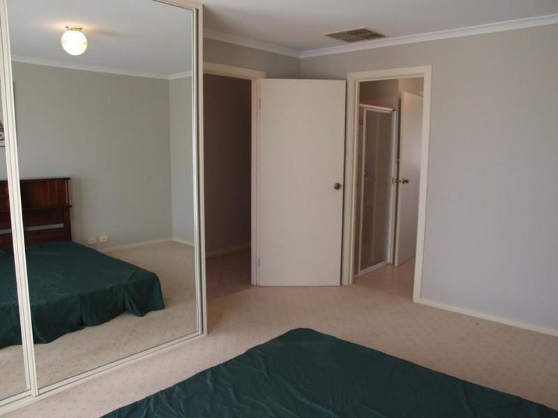 11 Glastonbury Way, Craigmore SA 5114