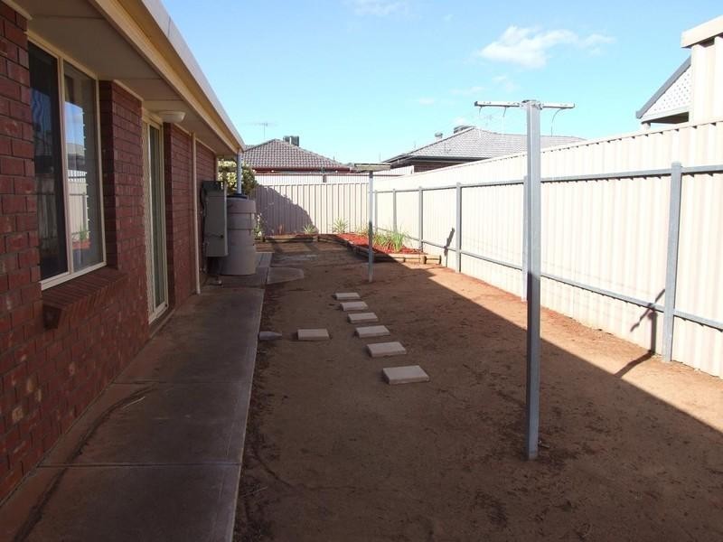 11 Glastonbury Way, Craigmore SA 5114