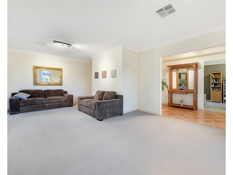 1 Shiekie Place, Walkley Heights SA 5098