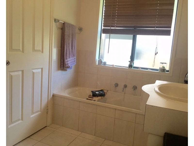 10 Avocet Drive, Mawson Lakes SA 5095