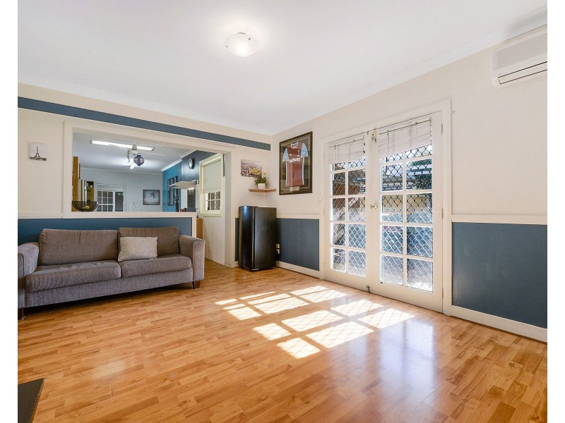 8 Flinders Drive, Valley View SA 5093