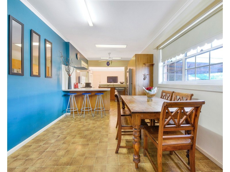 8 Flinders Drive, Valley View SA 5093