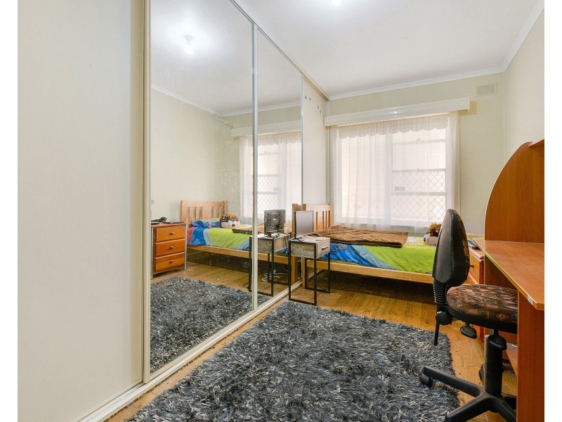 8 Flinders Drive, Valley View SA 5093