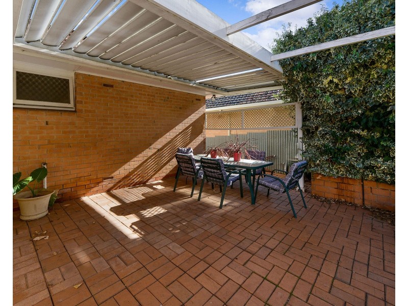 8 Flinders Drive, Valley View SA 5093