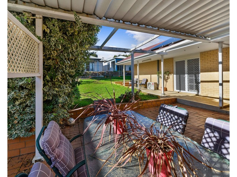 8 Flinders Drive, Valley View SA 5093