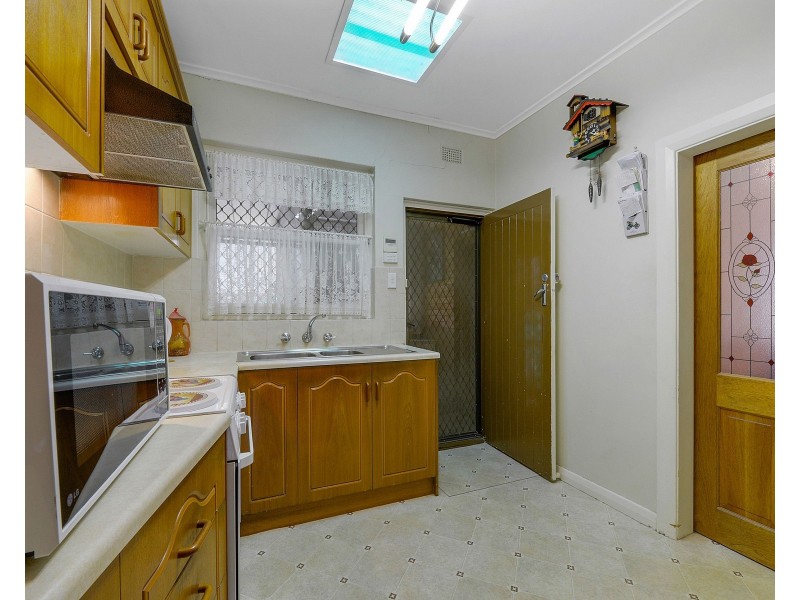 27 Hillsea Avenue, Clearview SA 5085