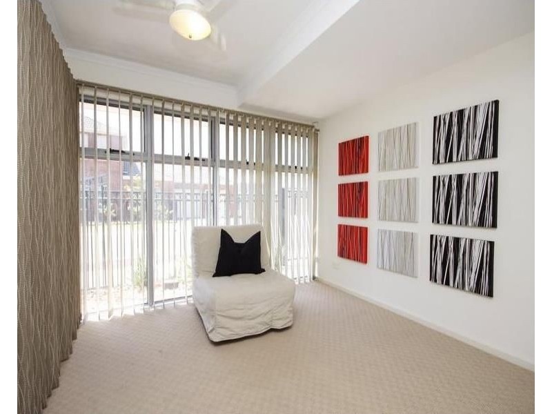 2/1 Saint Kitts Place, Mawson Lakes SA 5095