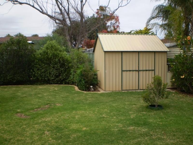 4 Leawarra Avenue, Seaford SA 5169