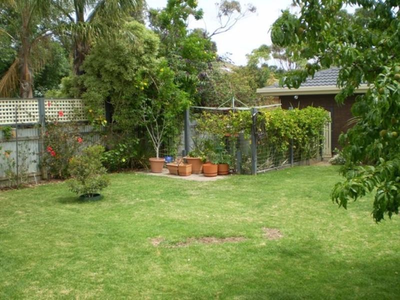 4 Leawarra Avenue, Seaford SA 5169