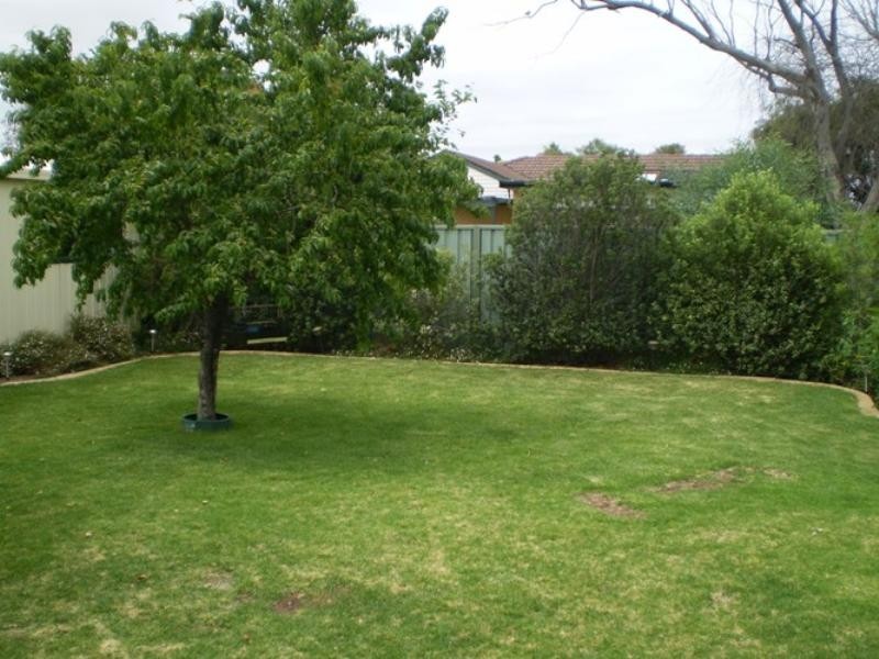 4 Leawarra Avenue, Seaford SA 5169