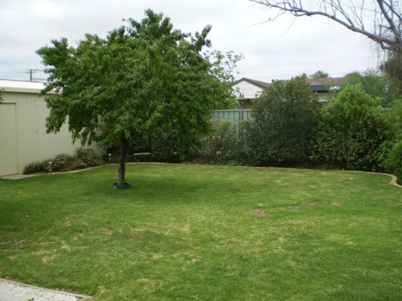 4 Leawarra Avenue, Seaford SA 5169