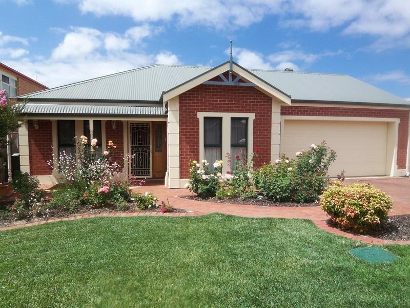 8 Dovecote Street, Oakden SA 5086