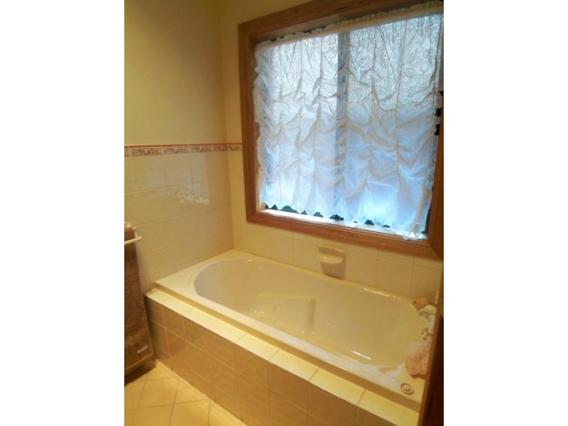 8 Dovecote Street, Oakden SA 5086