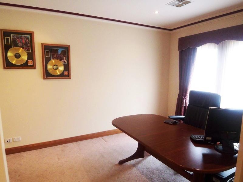 8 Dovecote Street, Oakden SA 5086