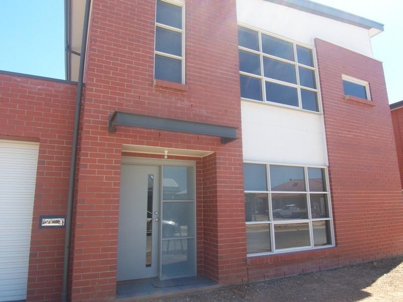 4 Cathedral Circuit, Mawson Lakes SA 5095