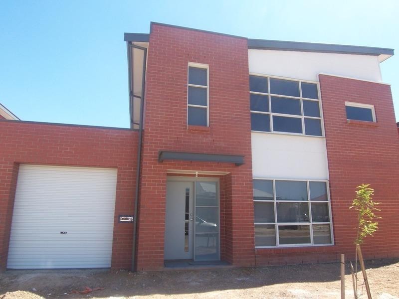 4 Cathedral Circuit, Mawson Lakes SA 5095