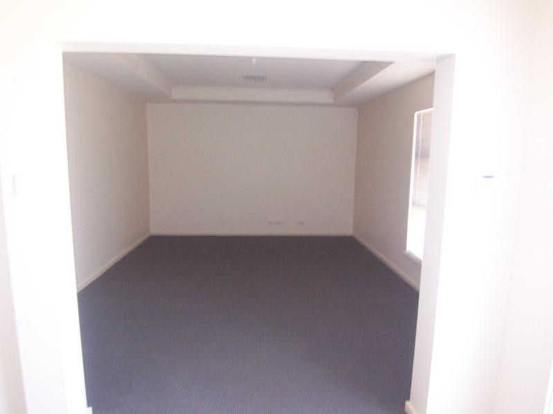 4 Cathedral Circuit, Mawson Lakes SA 5095