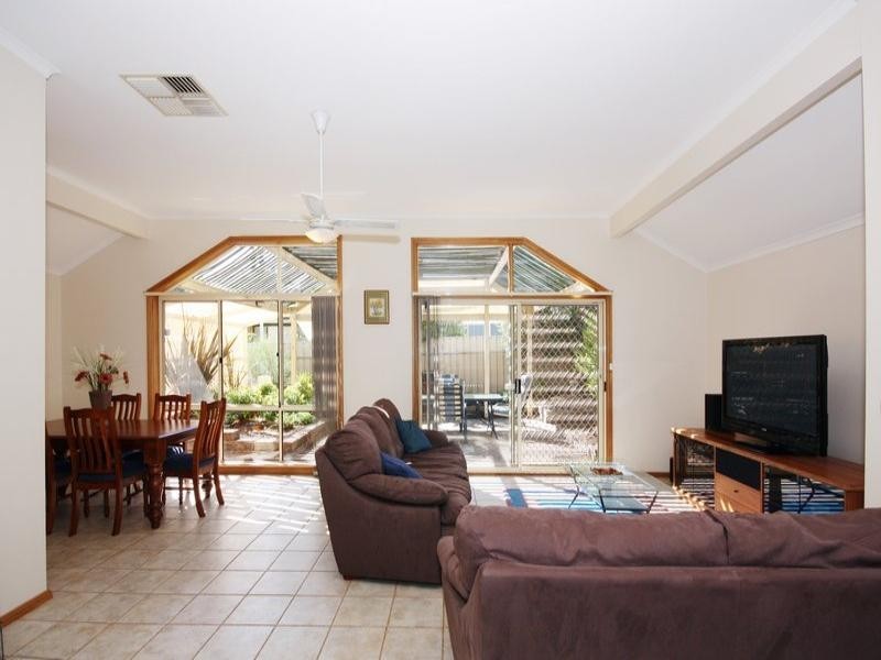 4 Lord Howe Avenue, Oakden SA 5086